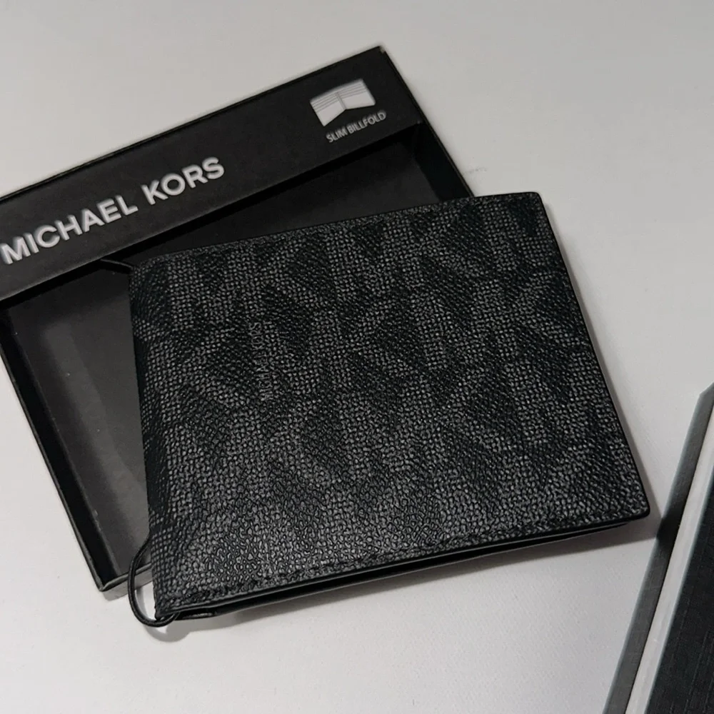 NEW MICHAEL KORS MENS WALLET